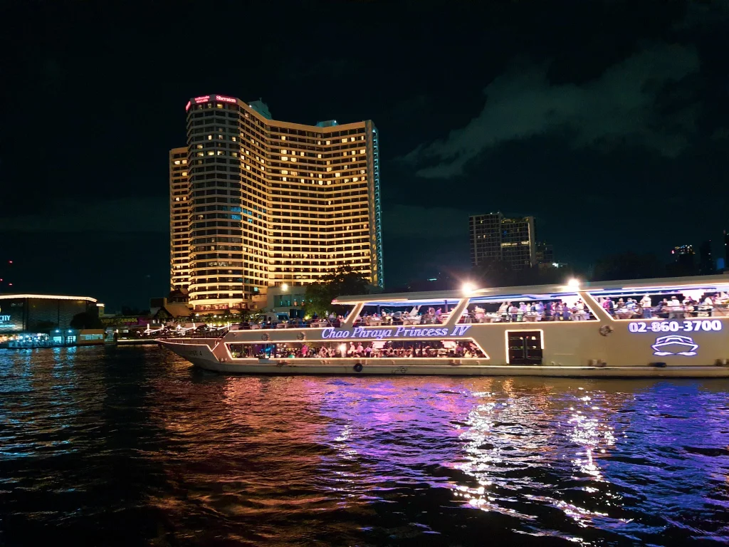 Chao Phraya River Dinner Cruise, Thailand