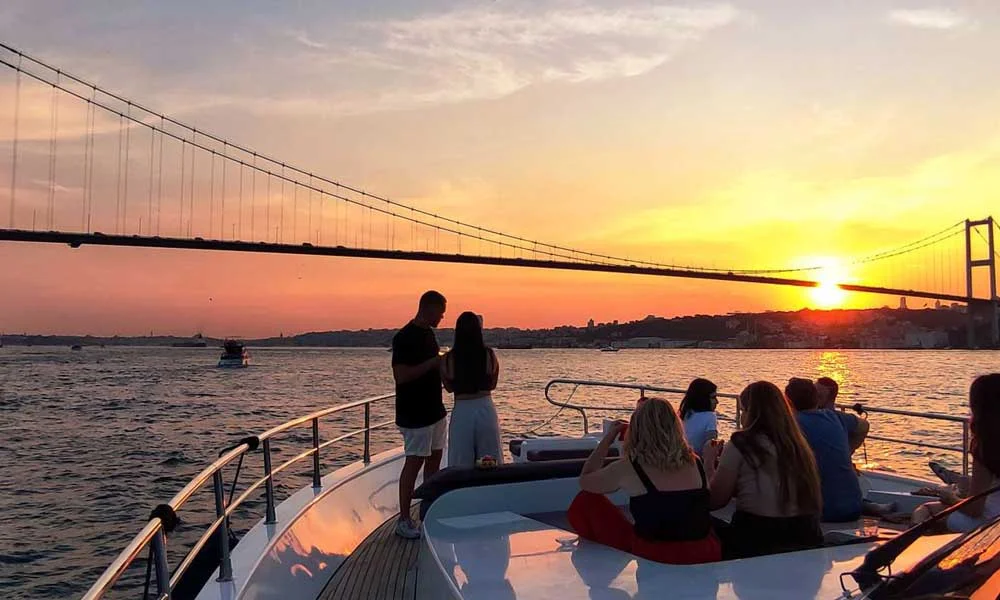 Istanbul Bosphorus Cruise To...