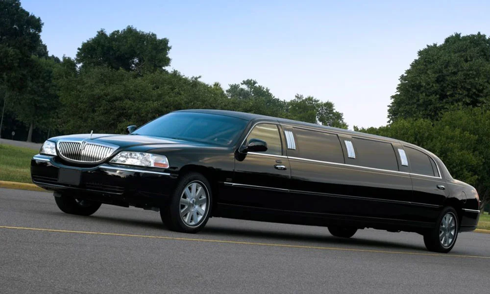 Enjoy a Limousine Ride In Dubai