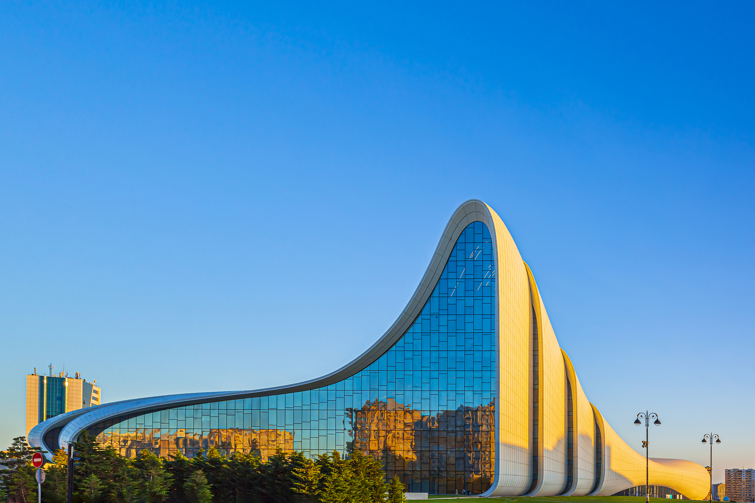 Baku: Private Tour with Heydar Aliyev Museum & Maiden Tower