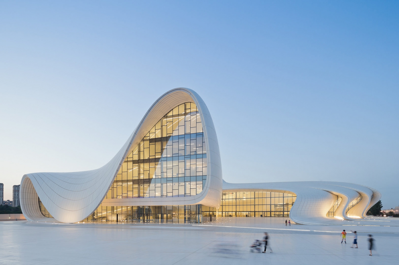 Baku: Private Tour with Heydar Aliyev Museum & Maiden Tower