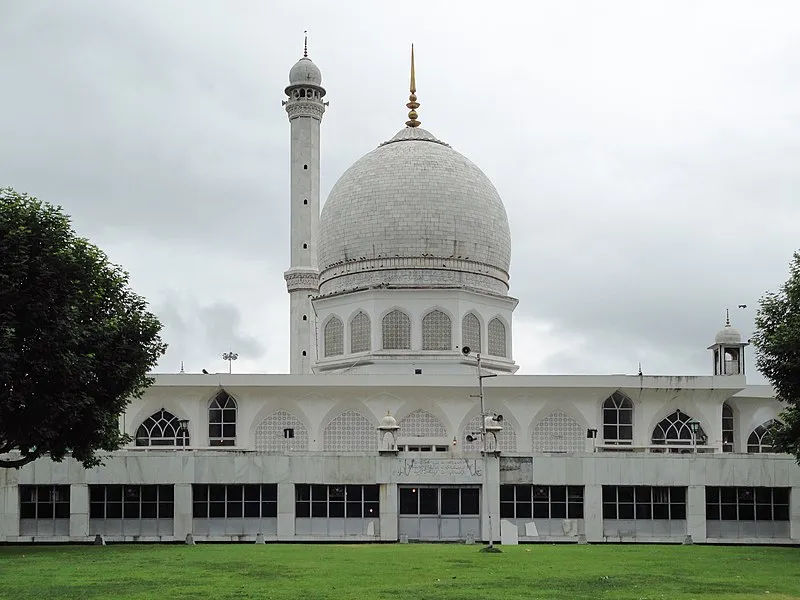 Hazratbal Shrine in Kashmir