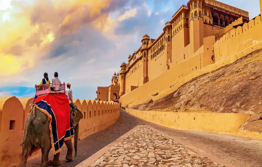 6 days Golden triangle tour with Jhalana leopard Safari from Delhi