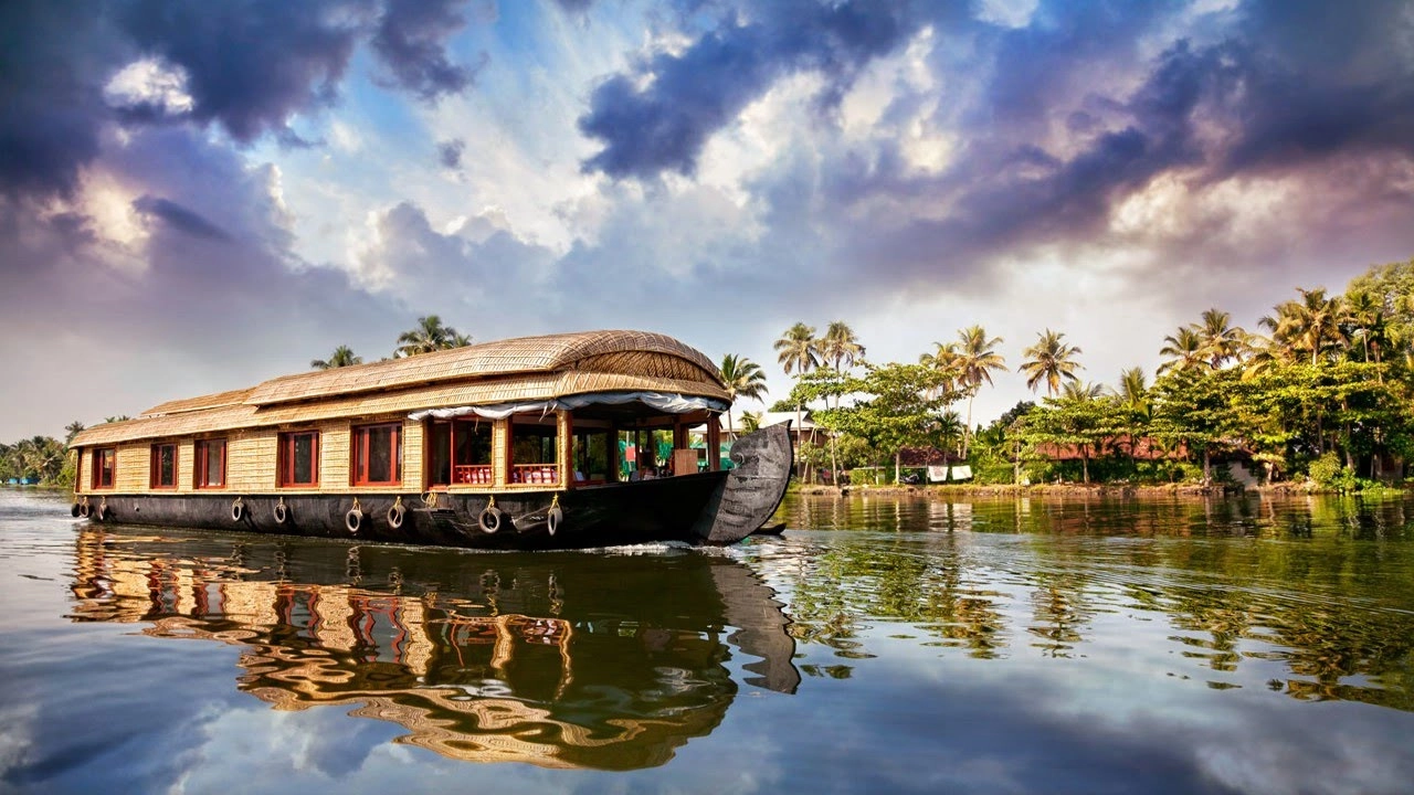 9 Nights 10 Days Incredible Kerala Tour from Cochin